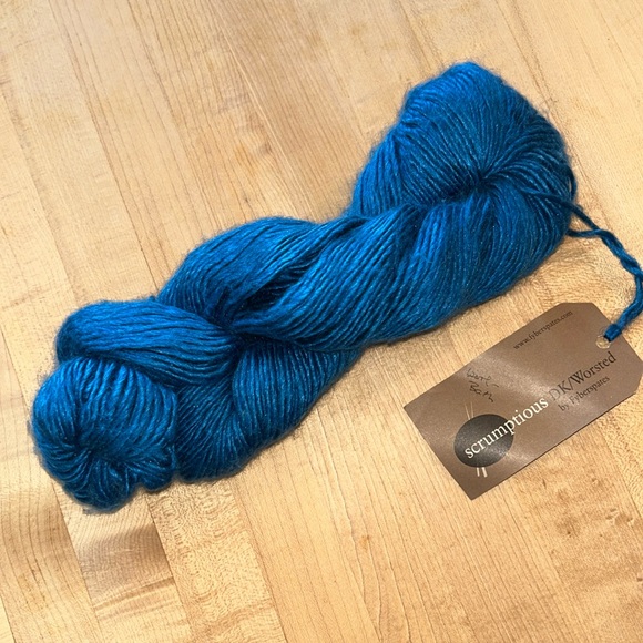 Fyberspates Scrumptious DK/Worsted Yarn - Picture 1 of 3